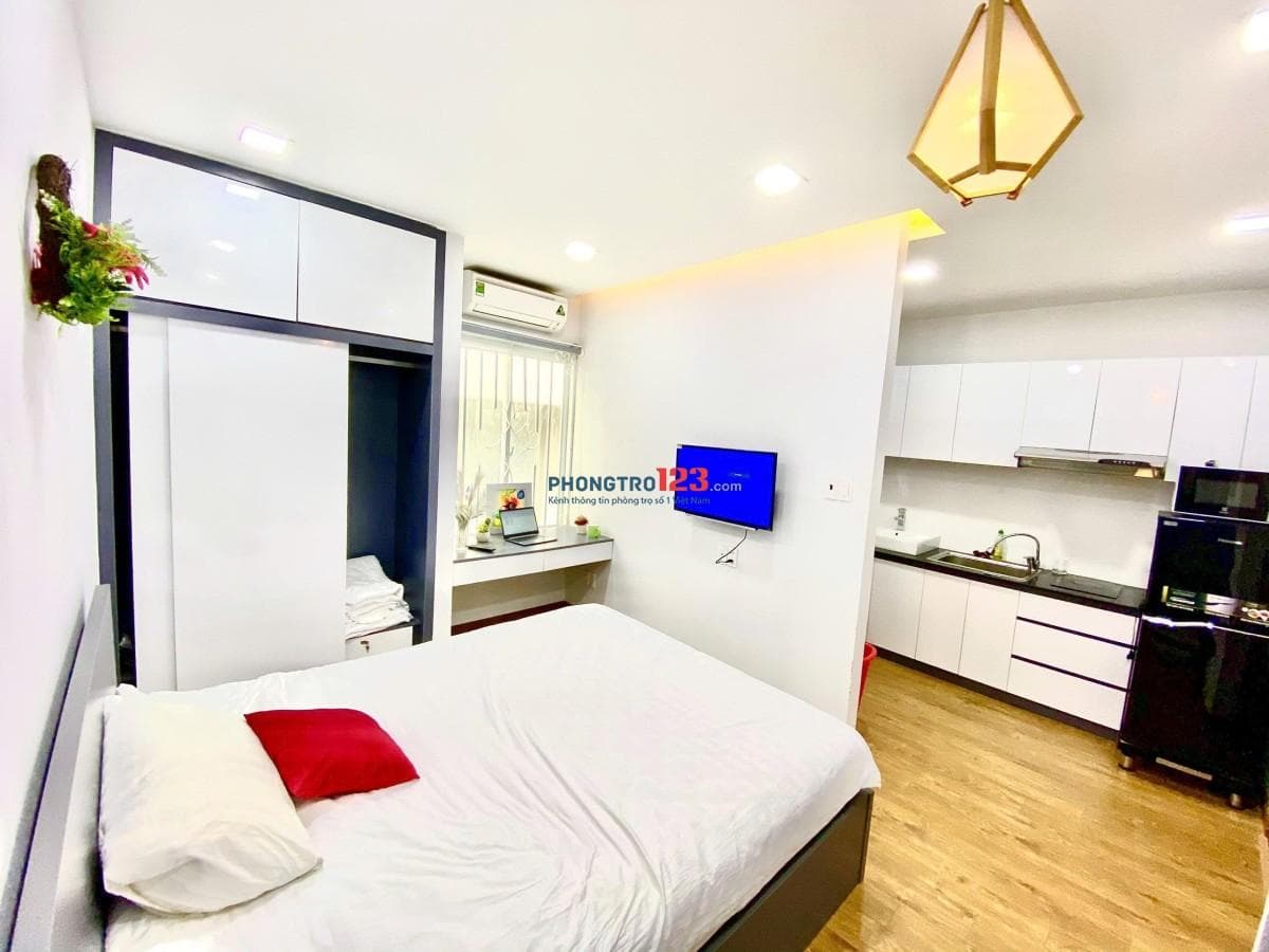 Cho thuê phòng tách bếp, cửa sổ lớn, full nội thất cao cấp, khu bếp riêng nguyễn cửu vân sát hutech