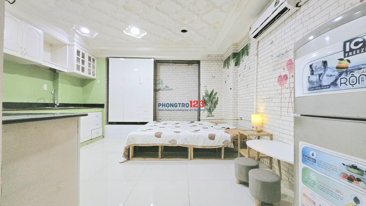 Phòng có dàn bếp lớn, full nội thất, sau lưng Hutech UVK, cực thoáng !